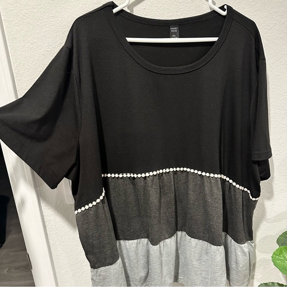 Color Block Tee - Picture 2 of 3